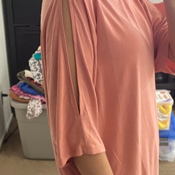 blouse - Picture 2 of 3